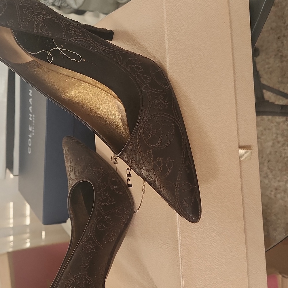 PRADA MILANO MADE IN ITALY SIZE 381/2 HEELS. All my shoes are authentic. - Picture 9 of 9